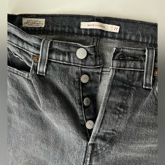 Levi’s Wedgie Straight Jean - Picture 2 of 4